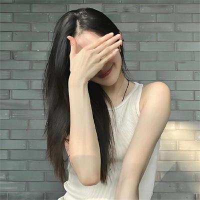 院子里的女人封面